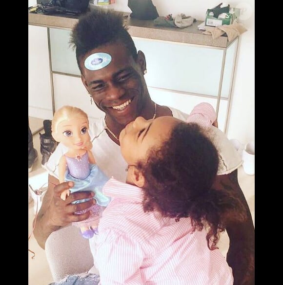 Mario Balotelli avec sa fille de quatre ans, Mia, sur Instagram le 24 janvier 2017.