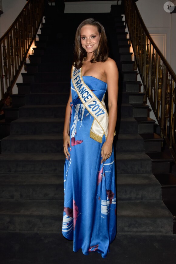 Miss France 2017, Alicia Aylies - Défilé Leonard, collection printemps-été 2018 au Pavillon Ledoyen. Paris, le 2 octobre 2017.