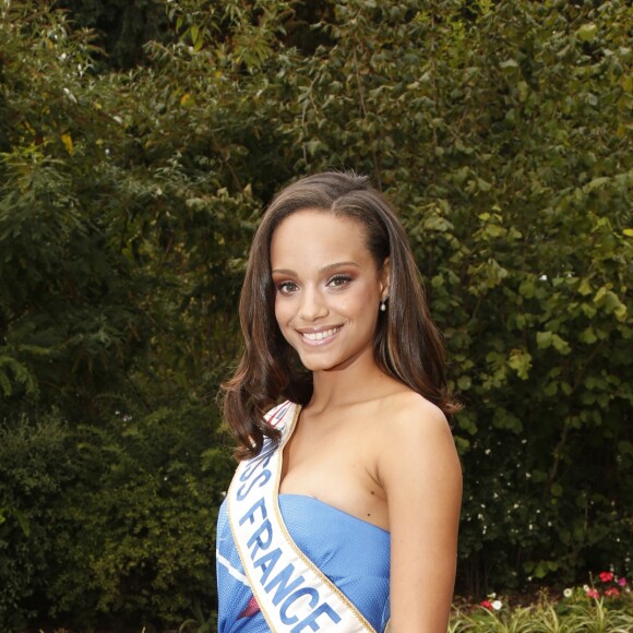 Miss France 2017 Alicia Aylies - Défilé Leonard, collection printemps-été 2018 au Pavillon Ledoyen. Paris, le 2 octobre 2017. © Christophe Aubert via Bestimage