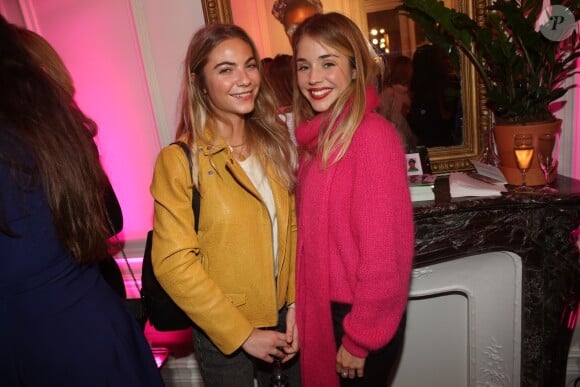 Margaux Avril et Alice Isaaz - Tara Jarmon présente l'exposition "Girls, girls, girls" à la boutique des Champs-Elysées à Paris, le 3 octobre 2017.