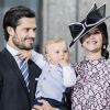 Le prince Carl Philip de Suède et la princesse Sofia, enceinte du prince Gabriel, avec leur fils le prince Alexander lors d'une messe à l'occasion du 40e anniversaire de la princesse Victoria de Suède au palais royal de Stockholm en Suède, le 14 juillet 2017.