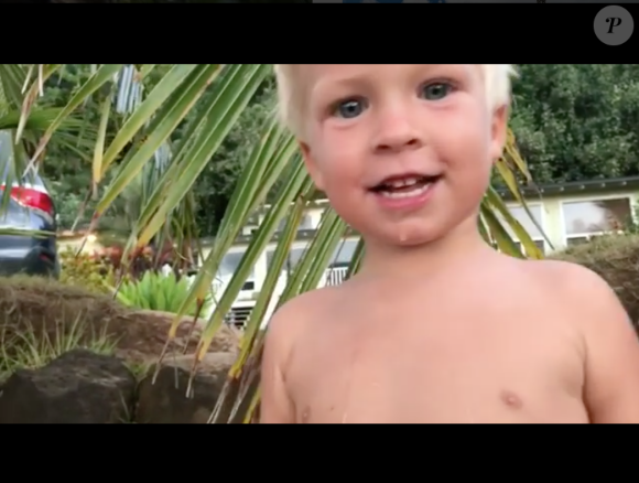 Bethany Hamilton, son époux Adam Dirks et leur fils Tobias annoncent l'arrivée d'un deuxième enfant sur Instagram, le 9 octobre 2017.