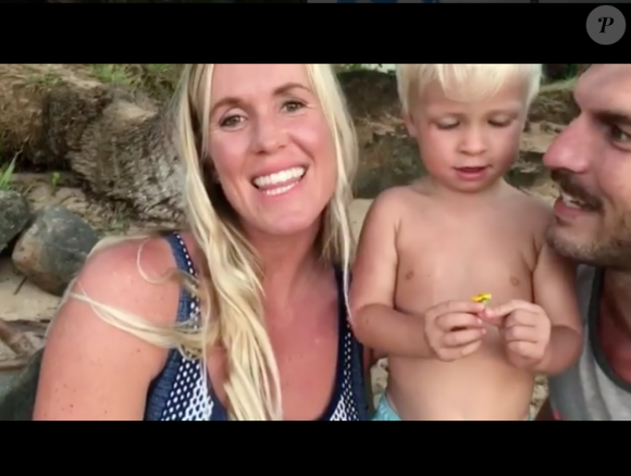 Bethany Hamilton, son époux Adam Dirks et leur fils Tobias annoncent l'arrivée d'un deuxième enfant sur Instagram, le 9 octobre 2017.