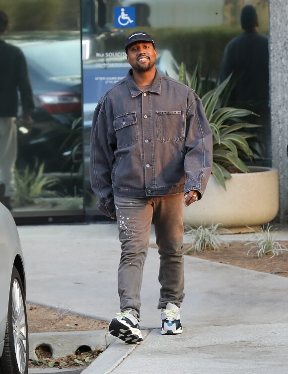 Kanye West quitte son studio à l'issue d'un rendez-vous avec Rick Rubin. Calabasas, le 9 octobre 2017.
