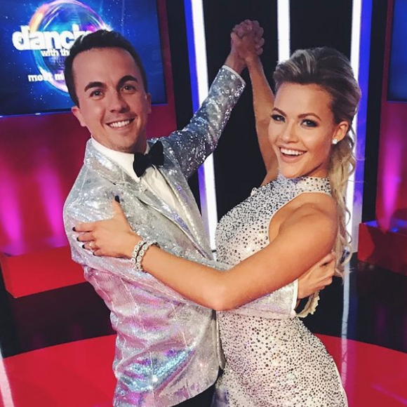 Frankie Muniz et la danseuse Witney Carson dans Dancing with the Stars, sur ABC, octobre 2017.