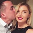 Frankie Muniz sur le compte Instagram de sa petite-amie Paige Price depuis le printemps 2017. L'acteur vient de confirmer leur romance.