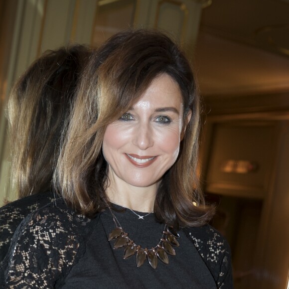Exclusif - Elsa Zylberstein lors de la soirée de remise du 10e prix Meurice pour l'art contemporain à l'hôtel Meurice à Paris le 9 octobre 2017. © Jean Picon via Bestimage