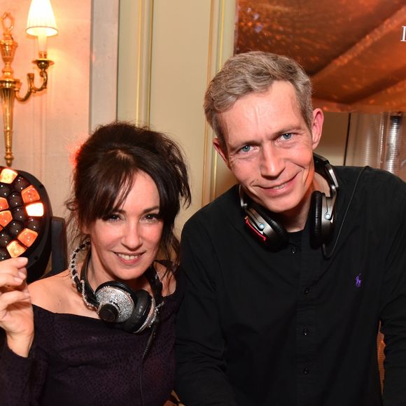 Exclusif - Béatrice Ardisson lors de la soirée de remise du 10e prix Meurice pour l'art contemporain à l'hôtel Meurice à Paris le 9 octobre 2017. © Jean Picon via Bestimage