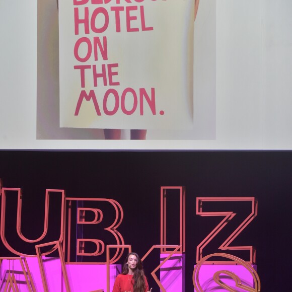 Exclusif - Charlotte Le Bon lors de la 2ème édition des Fubiz Talks 2017 Salle Pleyel à Paris, France, le 27 septembre 2017. Les Fubiz Talks 2017 ont lieu sous le signe de la créativité et de l'inspiration, dans le cadre exceptionnel de la Salle Pleyel. Le média FUBIZ et l’agence TETRO présentent ses 12 créateurs de la French Touch lors d’une après-midi de conférences. Les artistes dévoileront en exclusivité devant plus de 1200 passionnés les coulisses de leurs démarches créatives. Un évènement unique qui célèbre l’effervescence artistique sous toutes ses formes : architecture, graphisme, photographie, vidéo, mode, musique, design. FUBIZ est une plateforme media digitale innovante qui valorise quotidiennement le meilleur de la culture créative contemporaine en France et dans le monde : graphisme, pop-culture, produits, clips et arts numériques (+2,7 millions de fans Facebook, +1,5 milliard de vidéos en 2016,...). TETRO est une agence créative qui met en scène les marques et les produits avec des concepts culturels, créatifs et innovants en brand content, design et événement. TETRO est également producteur et diffuseur de projets artistiques innovants en France et à l’international avec son pôle TETRO+A. © Giancarlo Gorassini/Bestimage