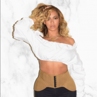 Beyoncé : Lumineuse et ultrastylée, trois mois après son accouchement
