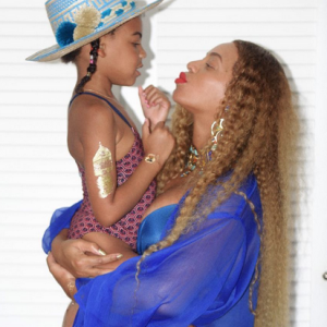 Beyoncé, enceinte et sa fille Blue Ivy Carter. Mai 2017.