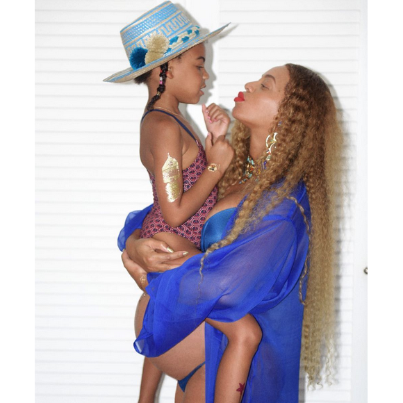 Beyoncé, enceinte et sa fille Blue Ivy Carter. Mai 2017.