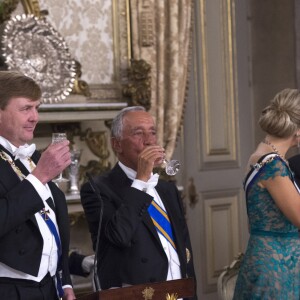 Le roi Willem Alexander et la reine Maxima des Pays-Bas, Marcelo Rebelo de Sousa (le président de la République portuguaise) - Le roi et la reine des Pays-Bas lors d'un dîner d'état au Palais national d'Ajuda lors de leur visite officielle à Lisbonne, le 10 octobre 2017.  Dutch royals at a state dinner at Palacio da Ajuda, Lisbon, Portugal - 10 Oct 201710/10/2017 - Lisbonne