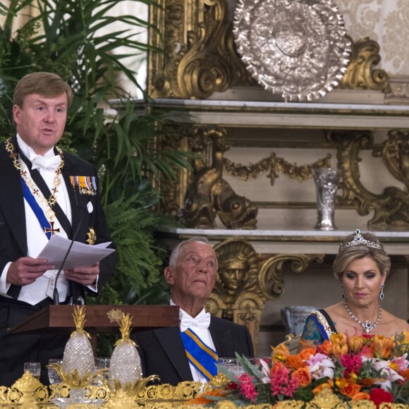 Le roi Willem Alexander et la reine Maxima des Pays-Bas et Marcelo Rebelo de Sousa (le président de la République portuguaise) - Le roi et la reine des Pays-Bas lors d'un dîner d'état au Palais national d'Ajuda lors de leur visite officielle à Lisbonne, le 10 octobre 2017.  Dutch royals at a state dinner at Palacio da Ajuda, Lisbon, Portugal - 10 Oct 201710/10/2017 - Lisbonne