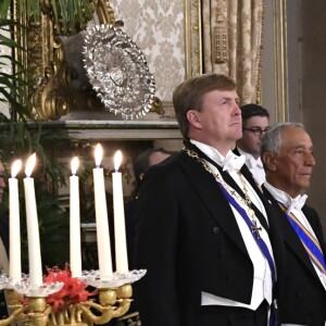 Le roi Willem Alexander et la reine Maxima des Pays-Bas et Marcelo Rebelo de Sousa (le président de la République portuguaise) - Le roi et la reine des Pays-Bas lors d'un dîner d'état au Palais national d'Ajuda lors de leur visite officielle à Lisbonne, le 10 octobre 2017.  Dutch royals at a state dinner at Palacio da Ajuda, Lisbon, Portugal - 10 Oct 201710/10/2017 - Lisbonne