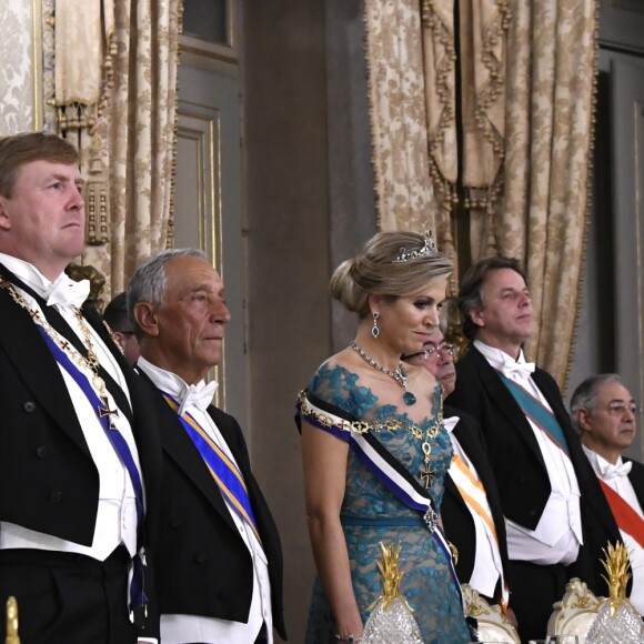 Le roi Willem Alexander et la reine Maxima des Pays-Bas et Marcelo Rebelo de Sousa (le président de la République portuguaise) - Le roi et la reine des Pays-Bas lors d'un dîner d'état au Palais national d'Ajuda lors de leur visite officielle à Lisbonne, le 10 octobre 2017.  Dutch royals at a state dinner at Palacio da Ajuda, Lisbon, Portugal - 10 Oct 201710/10/2017 - Lisbonne