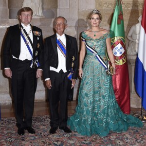 Le roi Willem Alexander et la reine Maxima des Pays-Bas et Marcelo Rebelo de Sousa (le président de la République portuguaise) - Le roi et la reine des Pays-Bas lors d'un dîner d'état au Palais national d'Ajuda lors de leur visite officielle à Lisbonne, le 10 octobre 2017.  Dutch royals at a state dinner at Palacio da Ajuda, Lisbon, Portugal - 10 Oct 201710/10/2017 - Lisbonne