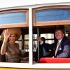 Le roi Willem-Alexander et la reine Maxima des Pays-Bas visitent le quartier de Mouraria en tramway lors d'une visitent officielle à Lisbonne au Portugal le 10 octobre 2017. 10/10/2017 - Lisbonne