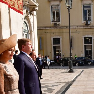 Le roi Willem-Alexander et la reine Maxima des Pays-Bas reçus par le maire de Lisbonne Fernando Medina lors d'une visite d'état au Portugal le 10 octobre 2017. 10/10/2017 - Lisbonne