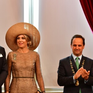 Le roi Willem-Alexander et la reine Maxima des Pays-Bas reçus par le maire de Lisbonne Fernando Medina lors d'une visite d'état au Portugal le 10 octobre 2017. 10/10/2017 - Lisbonne