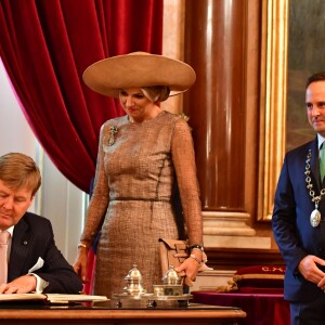 Le roi Willem-Alexander et la reine Maxima des Pays-Bas reçus par le maire de Lisbonne Fernando Medina lors d'une visite d'état au Portugal le 10 octobre 2017. 10/10/2017 - Lisbonne