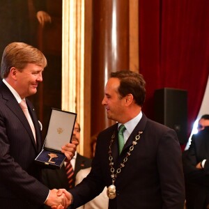 Le roi Willem-Alexander et la reine Maxima des Pays-Bas reçus par le maire de Lisbonne Fernando Medina lors d'une visite d'état au Portugal le 10 octobre 2017. 10/10/2017 - Lisbonne