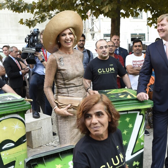 Le roi Willem-Alexander et la reine Maxima des Pays-Bas se baladent dans les rues de Lisbonne lors d'une visite d'état au Portugal le 10 octobre 2017.  State visit of King Willem Alexander and Queen Maxima to the republic of Portugal.10/10/2017 - Lisbonne