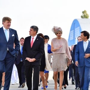 Le roi Willem-Alexander et la reine Maxima des Pays-Bas visitent le centre aéronautique OGMA à Alverca, Portugal, le 12 octobre 2017.  Dutch royals visit OGMA Industria Aeronautica de Portugal, in Alverca, Portugal on October 2017.12/10/2017 - Alverca