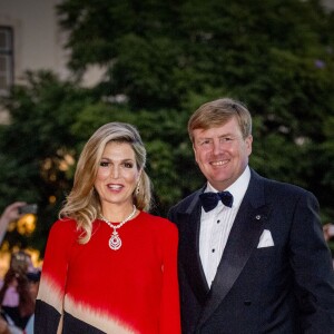 Le roi Willem-Alexander et la reine Maxima des Pays-Bas arrivent à un concert au théâtre national Dona Maria II à Lisbonne, Portugal, le 11 octobre 2017.  Dutch royals visit a concert at Teatro Nacional de Dona Maria II, in Lisbon, Portugal on October 11, 2017.11/10/2017 - Lisbonne