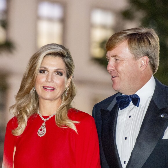 Le roi Willem-Alexander et la reine Maxima des Pays-Bas arrivent à un concert au théâtre national Dona Maria II à Lisbonne, Portugal, le 11 octobre 2017.  Dutch royals visit a concert at Teatro Nacional de Dona Maria II, in Lisbon, Portugal on October 11, 2017.11/10/2017 - Lisbonne