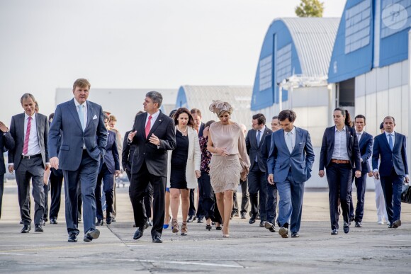 Le roi Willem Alexander et la reine Maxima des Pays-Bas visitent le site aéronautique OGMA à Sintra, Portugal le 12 octobre 2017. 12/10/2017 - Sintra
