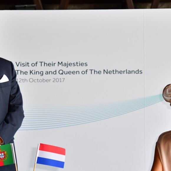 Le roi Willem-Alexander et la reine Maxima des Pays-Bas visitent le centre aéronautique OGMA à Alverca, Portugal, le 12 octobre 2017.  Dutch royals visit OGMA Industria Aeronautica de Portugal, in Alverca, Portugal on October 2017.12/10/2017 - Alverca