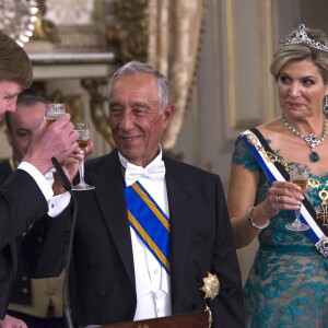 Le roi Willem Alexander et la reine Maxima des Pays-Bas et Marcelo Rebelo de Sousa (le président de la République portuguaise) - Le roi et la reine des Pays-Bas lors d'un dîner d'état au Palais national d'Ajuda lors de leur visite officielle à Lisbonne, le 10 octobre 2017.  Dutch royals at a state dinner at Palacio da Ajuda, Lisbon, Portugal - 10 Oct 201710/10/2017 - Lisbonne