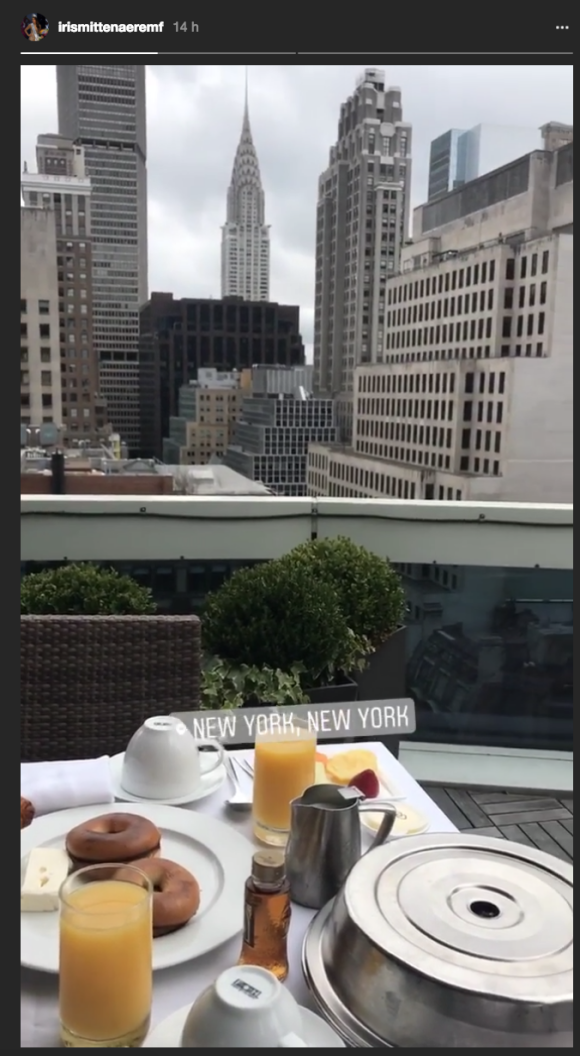 Iris Mittenaere prend un petit-déjeuner avec Kev Adams à New York. Octobre 2017.