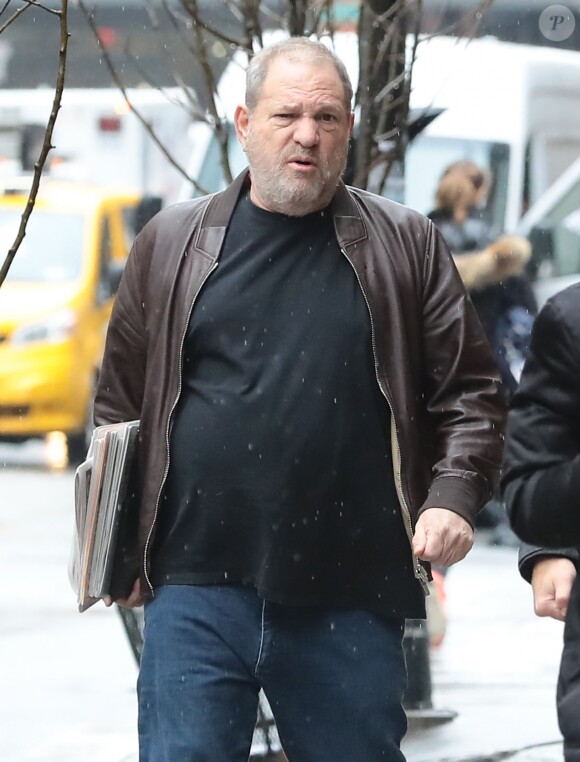 Harvey Weinstein se promène dans les rues de New York, le 7 mars 2017