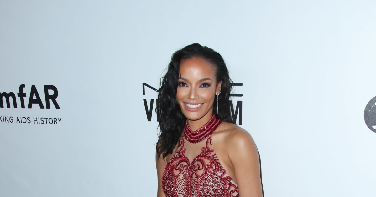 Selita Ebanks - amfAR Gala Los Angeles à la Green Acres Estate. Beverly