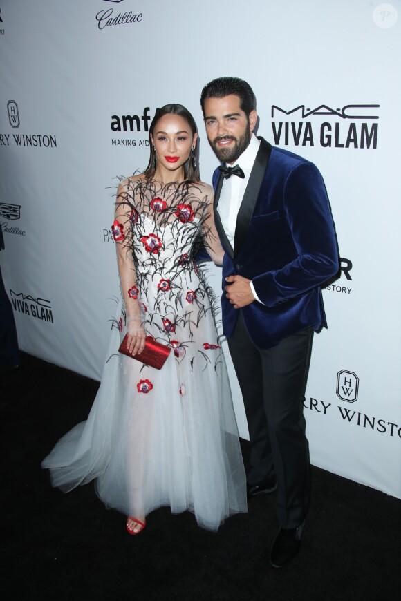 Cara Santana et son fiancé Jesse Metcalfe - amfAR Gala Los Angeles à la Green Acres Estate. Beverly Hills, Los Angeles, le 13 octobre 2017.