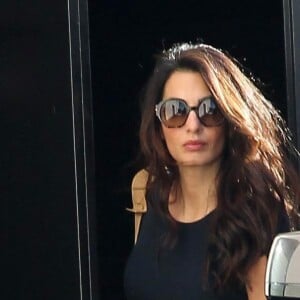 Exclusif - Amal Clooney quitte un salon de beauté à Beverly Hills. Los Angeles, le 6 octobre 2017. © CPA/Bestimage