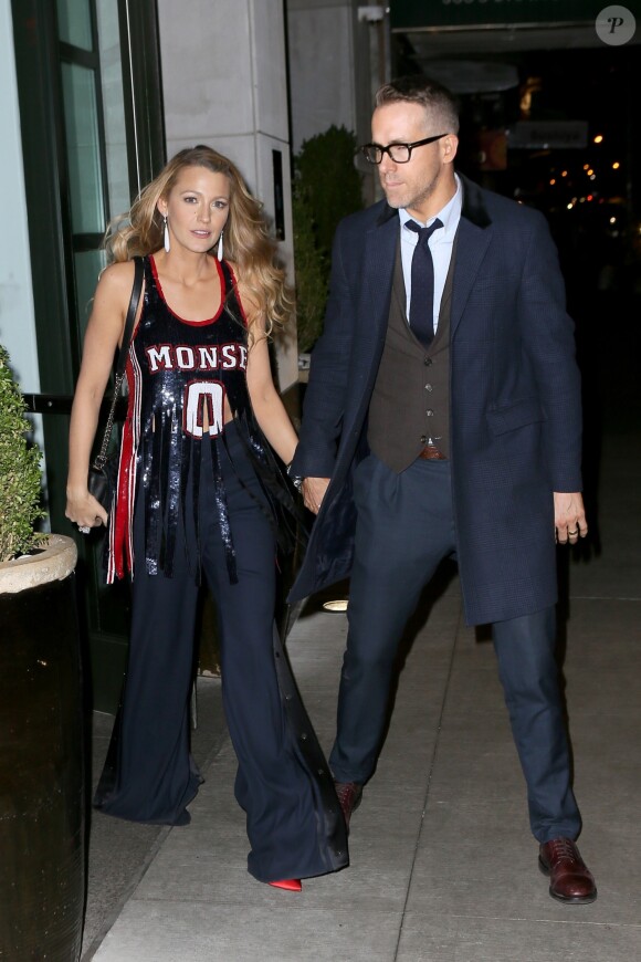Blake lively et son mari Ryan Reynolds sortent main dans la main de la projection du film 'All I See is You' à New York, le 16 octobre 2017.