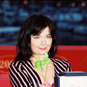 Björk, primée à Cannes pour "Dancer in the Dark", en mai 2000.