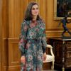 La reine Letizia d'Espagne, vêtue d'une toute nouvelle robe Zara, lors d'audiences au palais de la Zarzuela le 17 octobre 2017 à Madrid. L'épouse du roi Felipe VI a reçu successivement la Confédération des fédérations et associations de familles et femmes du monde rural et l'Alliance ibéro-américaine des maladies rares.