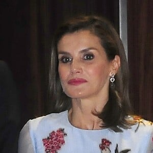 La reine Letizia d'Espagne, superbe dans une robe à fleurs Carolina Herrera, lors de l'inauguration du nouveau Palais des Congrès de Palma de Majorque le 25 septembre 2017.