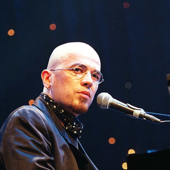 Pascal Obispo en concert à Bobino, à Paris, le 13 octobre 1998.