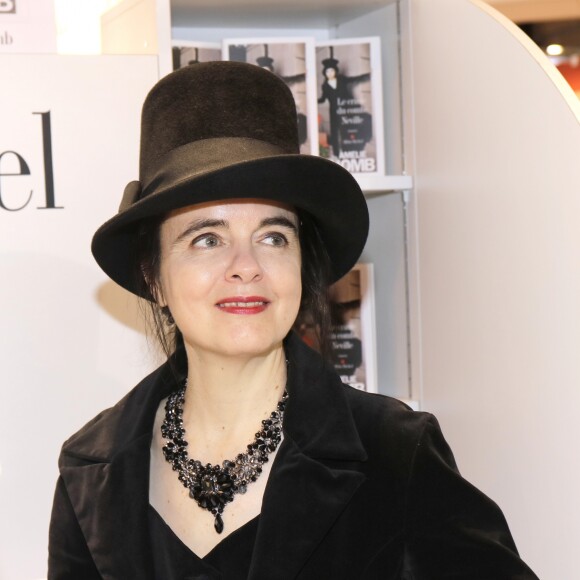 Amélie Nothomb - Le "33ème Salon du Livre" au parc des expositions de la porte de Versailles, le 17 mars 2016 à Paris. © Cédric Perrin/Bestimage