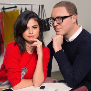 Selena Gomez et le directeur artistique de Coach, Stuart Vevers. Septembre 2017.