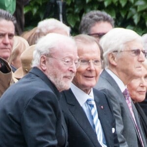Michael Caine et Roger Moore lors d'un hommage à Michael Winner à Londres le 23 juin 2013, six mois après sa mort des suites d'un cancer du foie.