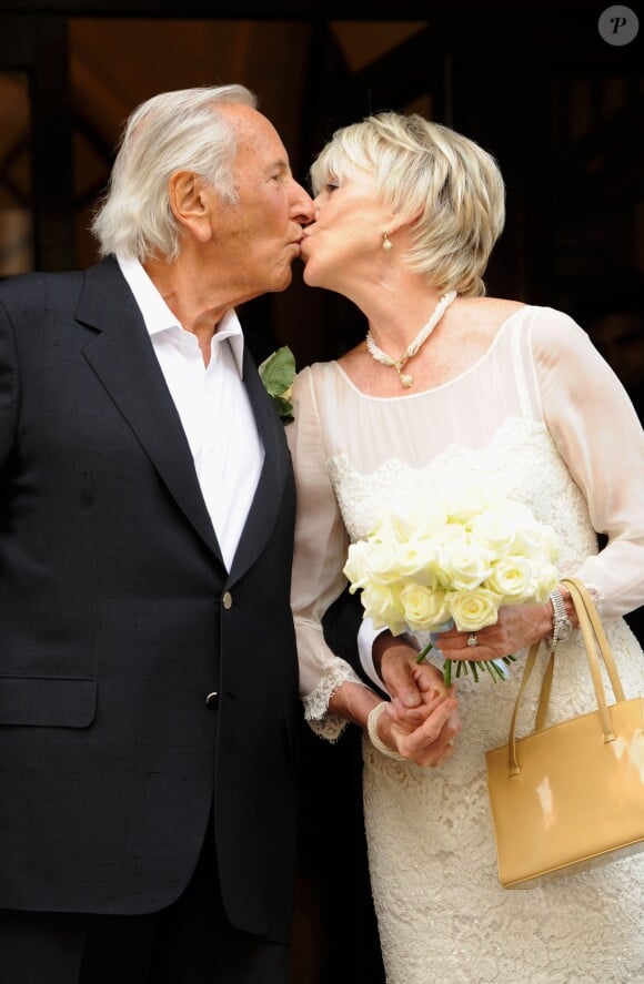 Michael Winner et sa femme Geraldine (Lynton-Edwards) lors de leur mariage, le 19 septembre 2011 à Londres.