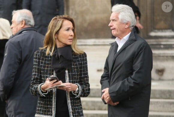 Semi Exclusif - Nicole Coullier et son mari Gilbert lors de la cérémonie religieuse pour les obsèques de Monique Bouygues en l'église Saint François-Xavier à Paris le 23 octobre 2017.