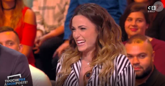 Capucine Anav huée par le public de "Touche pas à mon poste" (C8) après une blague sur le passage en prison de Nabilla, lundi 23 octobre 2017.