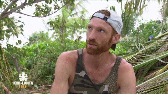 Maxime (Koh-Lanta Fidji) révèle l'origine de sa cicatrice sur l'épaule droite. L'aventurier a failli perdre l'usage de son bras droit à la suite d'un grave accident de ski, survenu en 2007.
